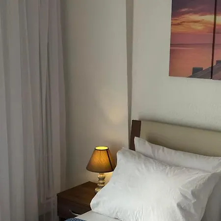 Agnanti Apartment *